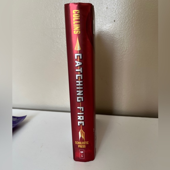 Catching fire by Suzanne Collins - Picture 2 of 7